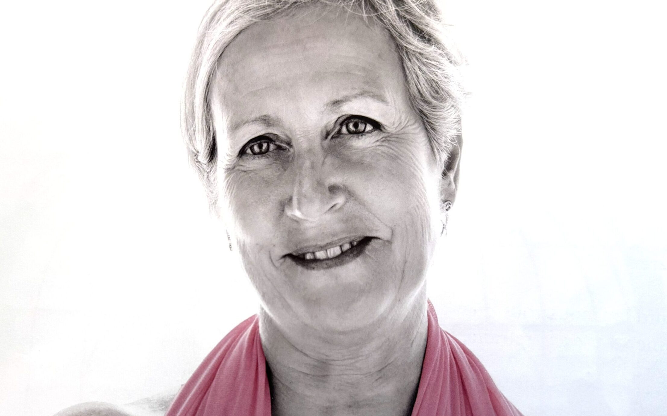 Eine Portraitfotografie aus der Ausstellung Emotionen in Rosa © Soroptimist International Switzerland